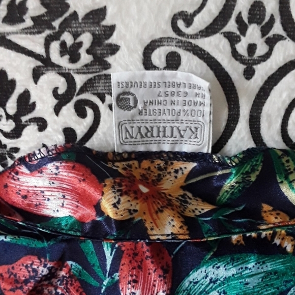 Kathryn (L) - Picture 6 of 6